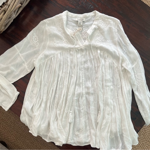 Rachel Zoe Tops - Rachel Zoe white top with embroidery